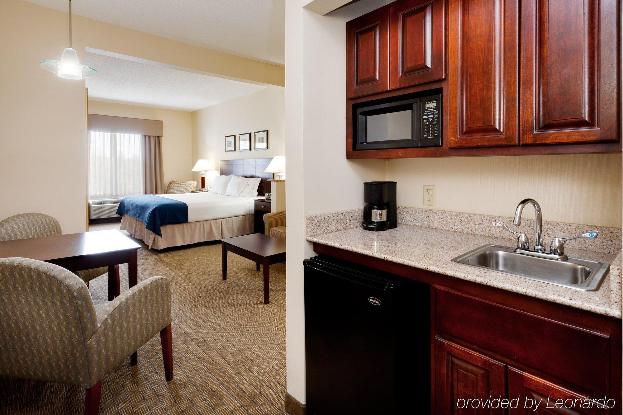 Holiday Inn Express Tower Center New Brunswick By Ihg East Brunswick Luaran gambar