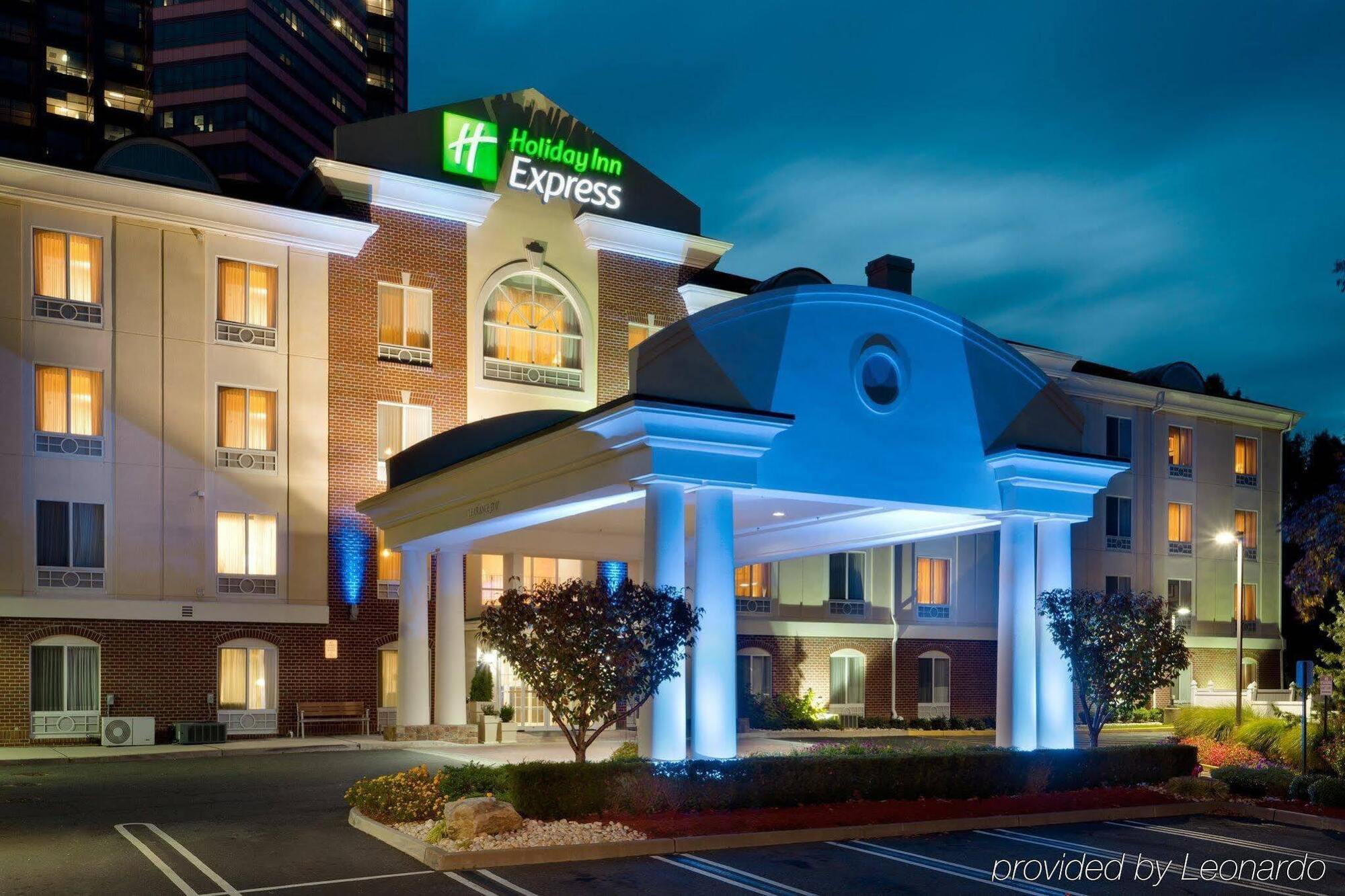 Holiday Inn Express Tower Center New Brunswick By Ihg East Brunswick Luaran gambar